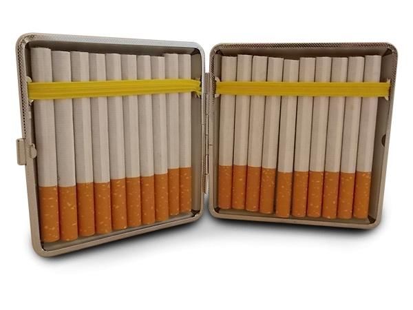 WHITE LABEL - Etui à cigarettes-WHITE LABEL-Boite à cigarette design avec des traits gris boit