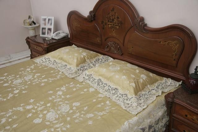 a Antiques - Couvre-lit-a Antiques-king size bed cover set