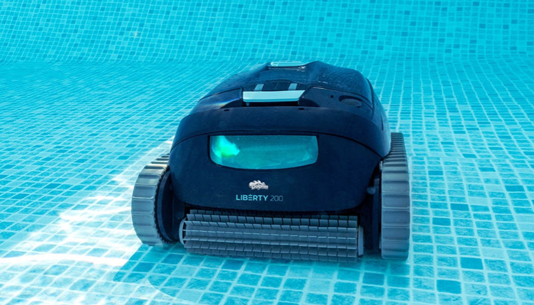 DOLPHIN  Maytronics France Automatic pool cleaner Cleaning Swimming pools and Spa  | 