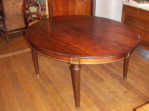 ANTIQUITES THUILLIER - table ovale acajou +allonges - Oval Dining Table