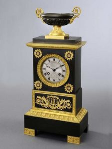 Bauermeister Antiquités - Expertise - pendule autel - Desk Clock
