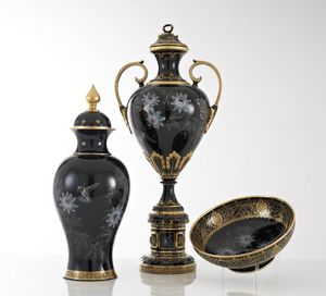 CHAMBERLAIN & CO -  - Covered Vase