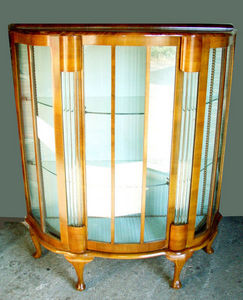 ANTICUARIUM - walnut vitrine - Display Cabinet