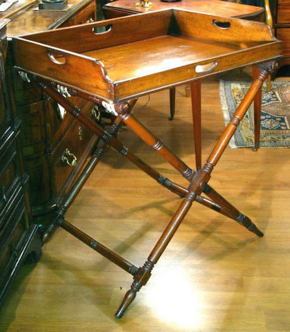 ERNEST JOHNSON ANTIQUES - Standtablett-ERNEST JOHNSON ANTIQUES-Butler's Tray-on-Stand in Mahogany.
